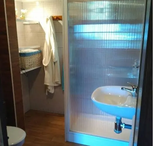 Floral Garden House בית נופש *